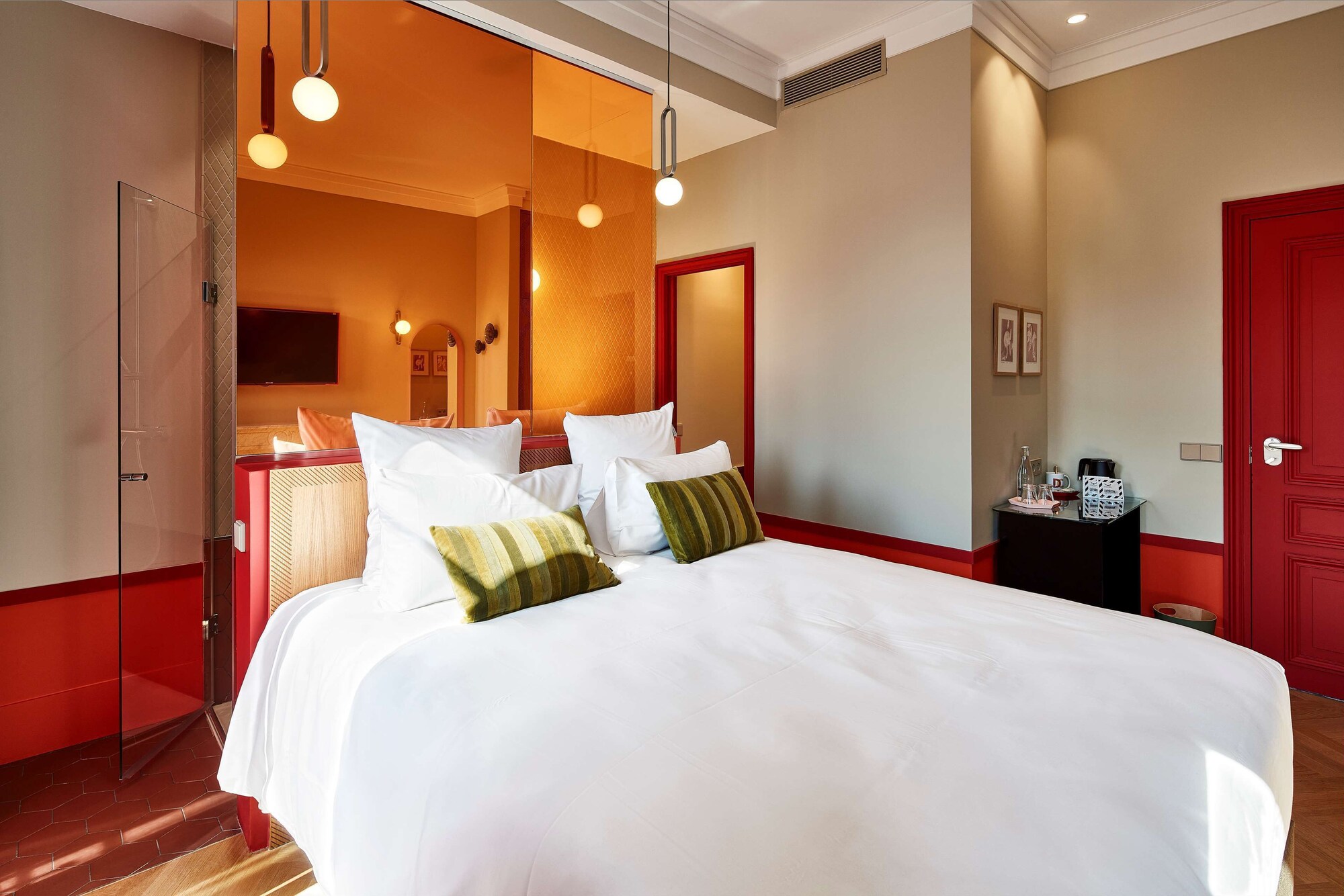 CLASSIC, QUEEN BED