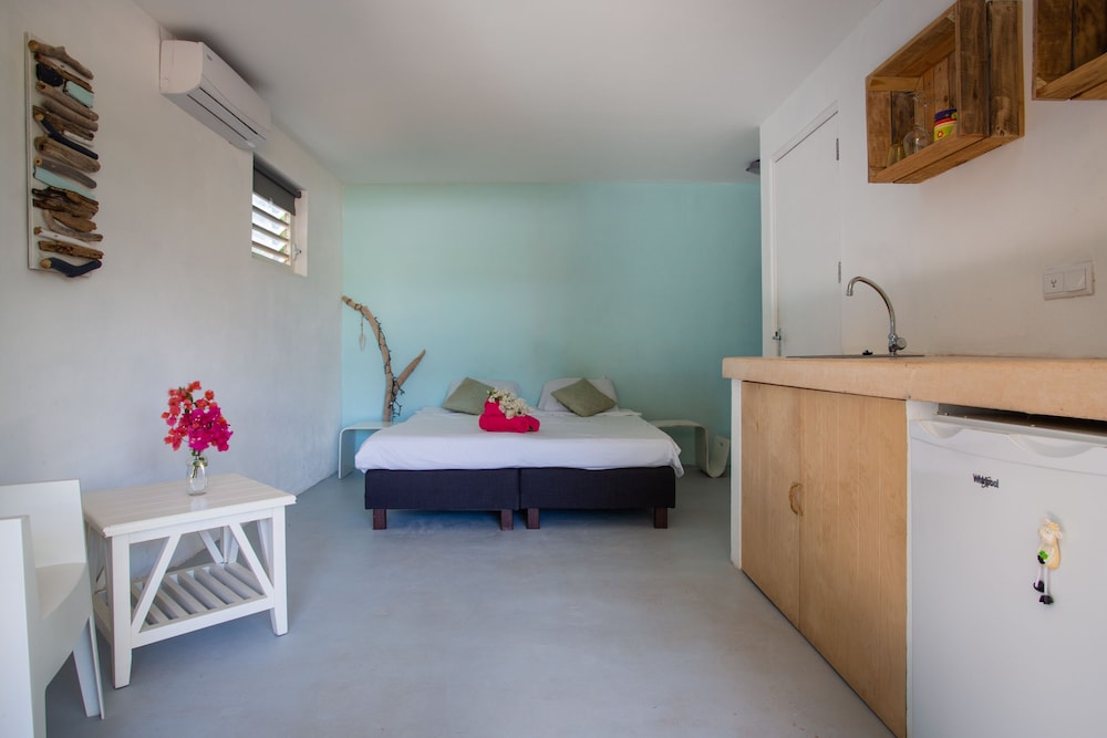 Tropical Breeze Apartments 19/49