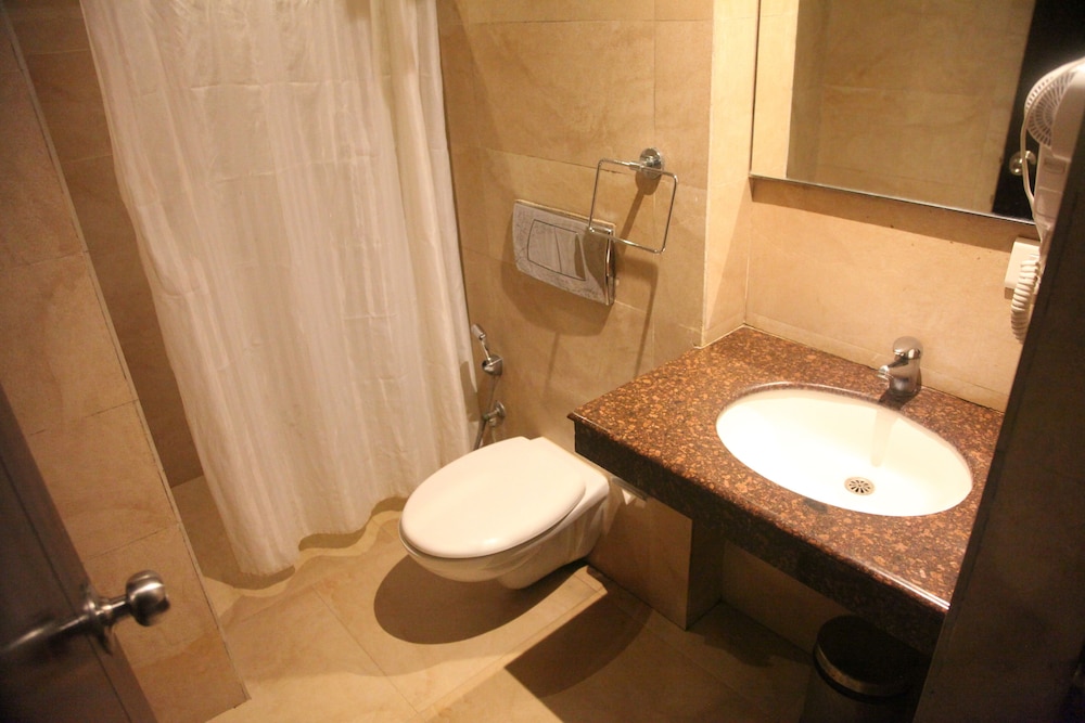J HOTEL 40/40