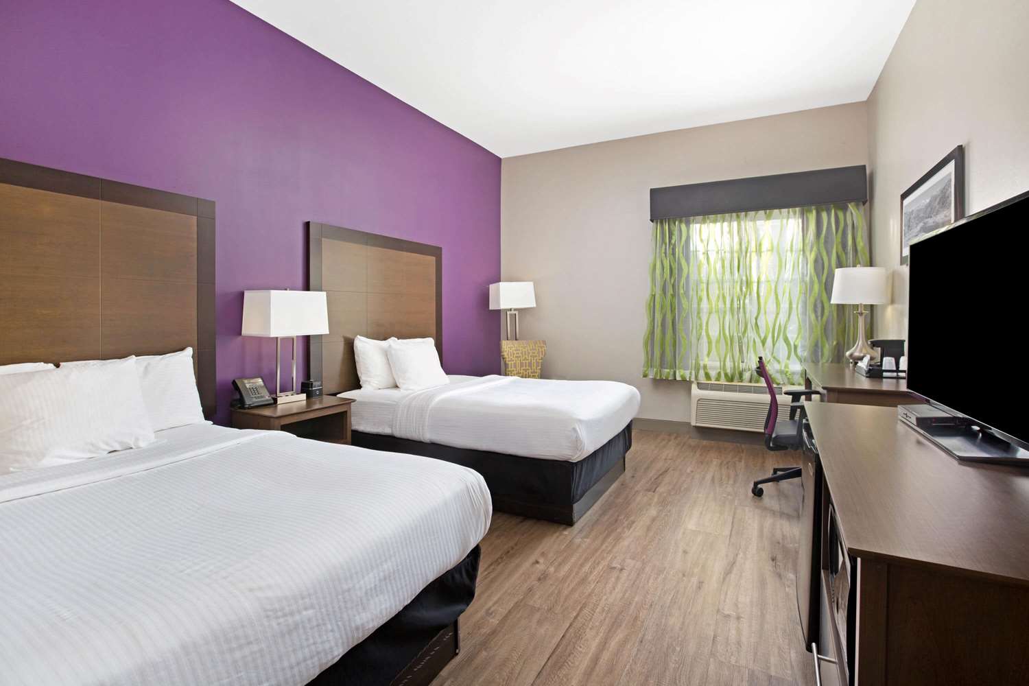 La Quinta Inn & Suites by Wyndham Visalia/Sequoia Gateway 16/60