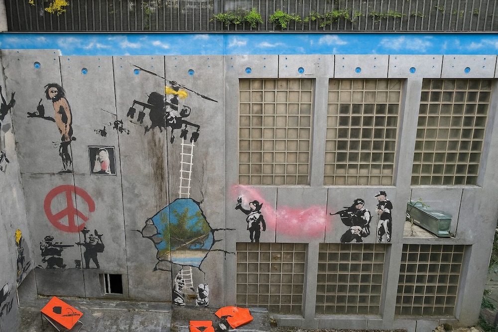 The Walled off Hotel Paris 5/50