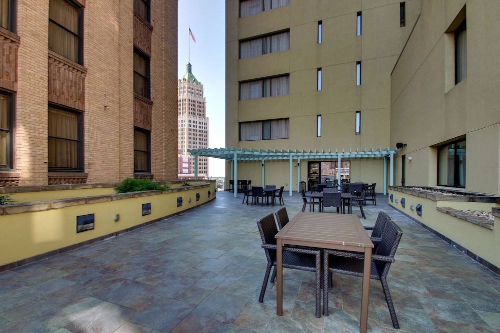 Drury Plaza Hotel San Antonio Riverwalk 39/43