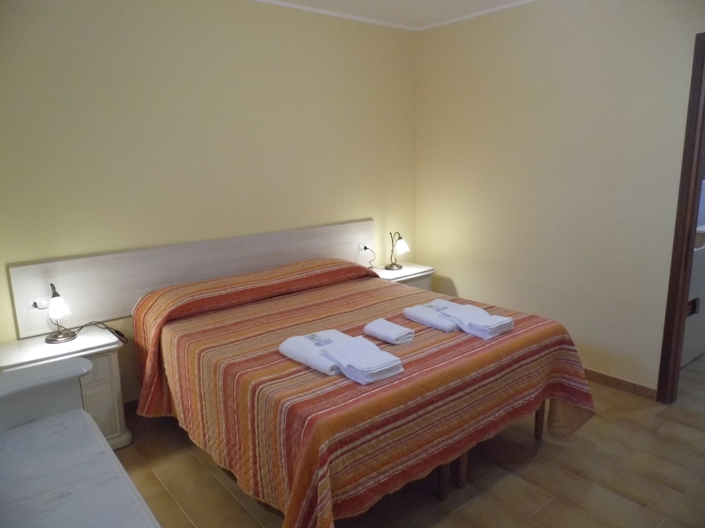 Apartment, Queen Bed, 2 Sofa, Garden Area, Accessible