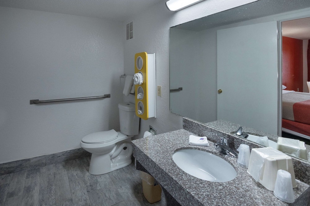 Motel6 Montgomery, AL - Coliseum 23/25