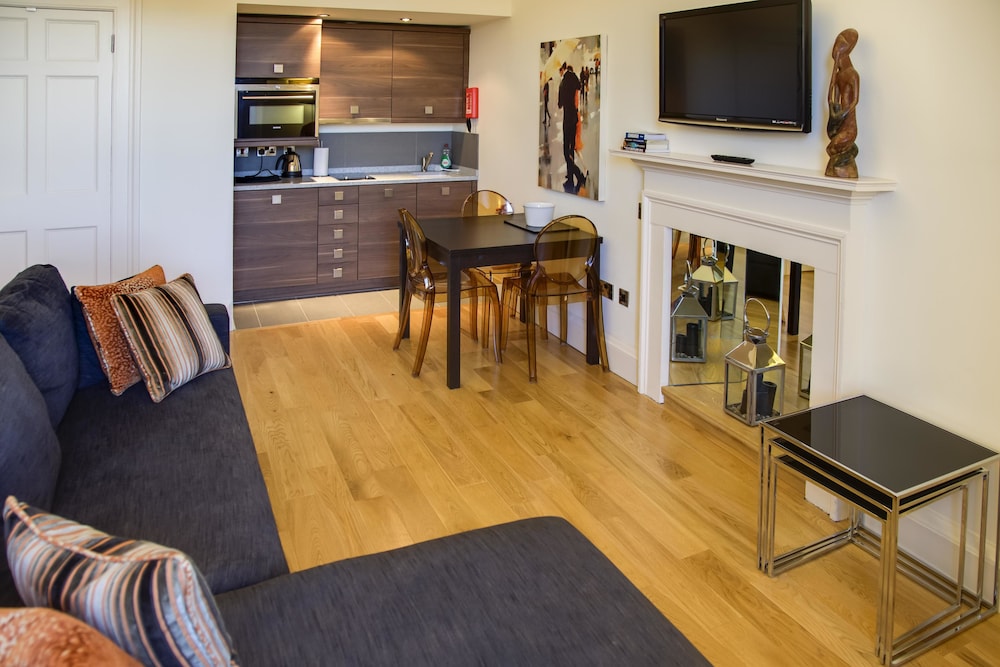 Clarendon Luxury Apartments 24/46