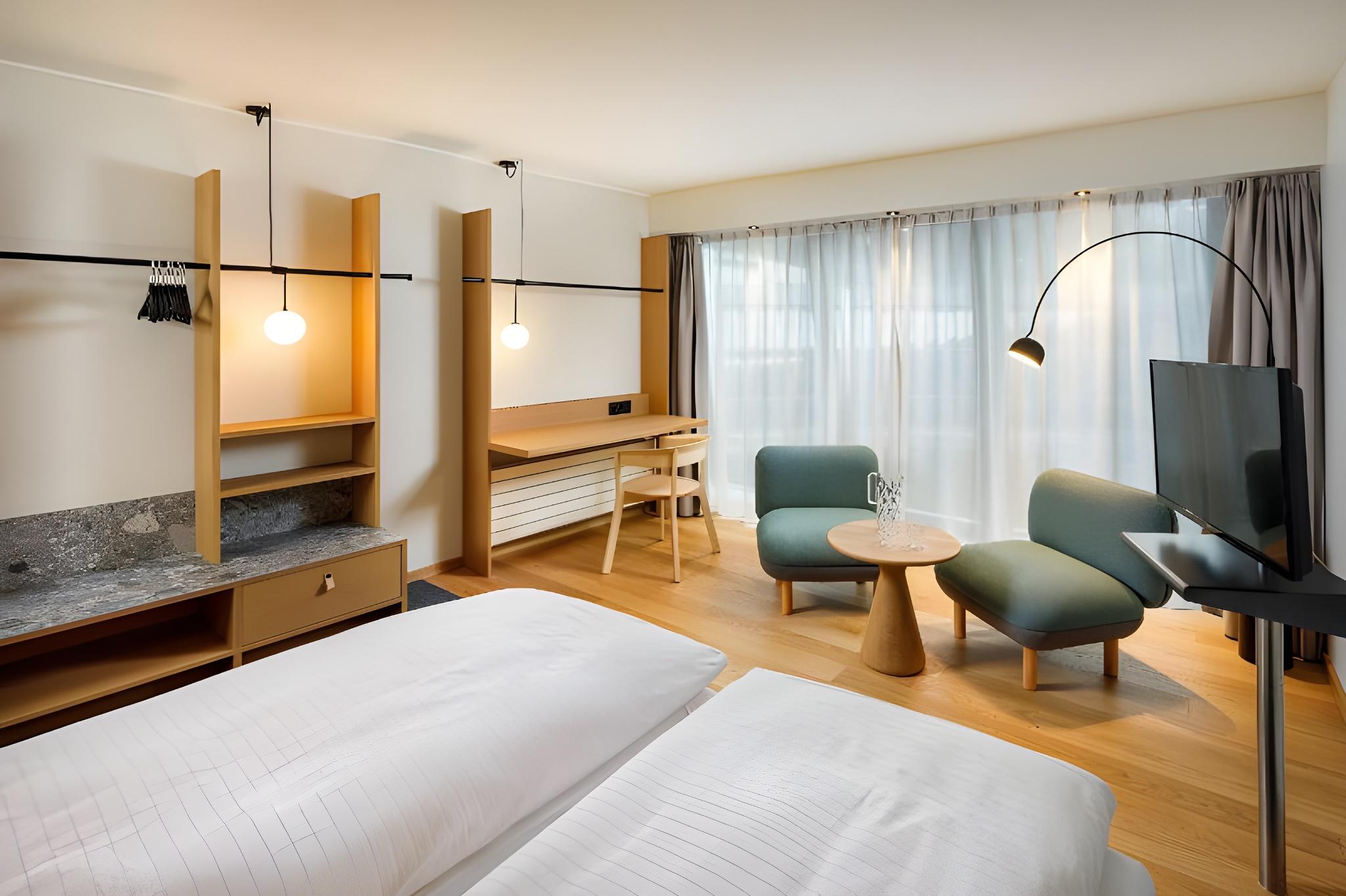Room at Palmiers by Fassbind, LAUSANNE