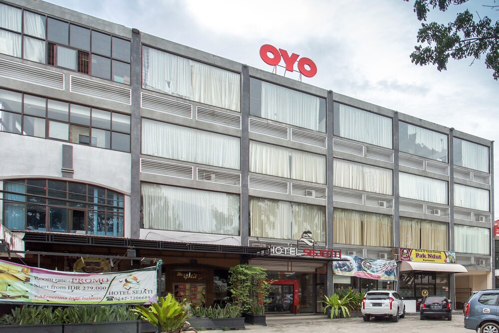 OYO 663 Hotel Sejati 1/32