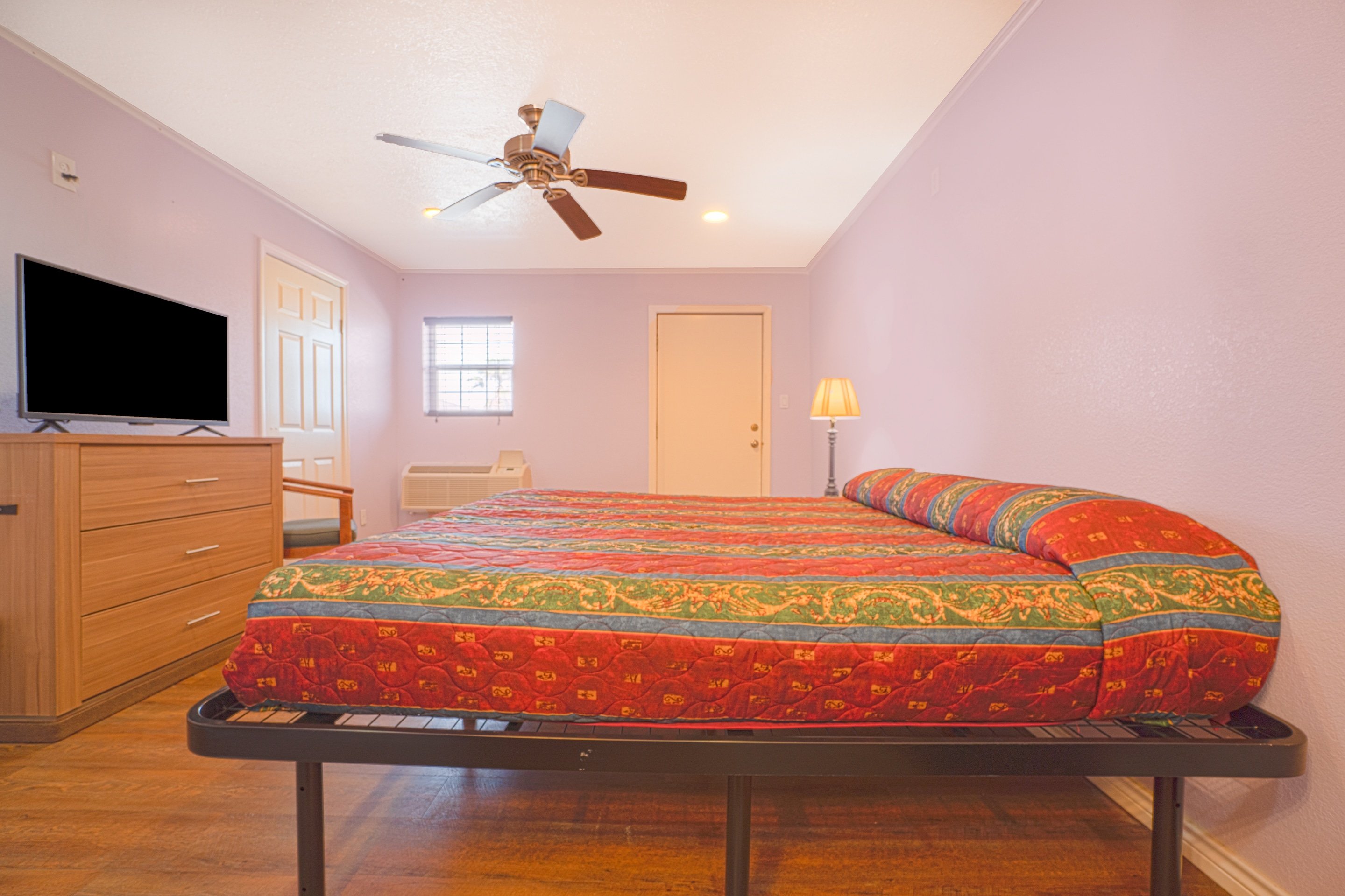 ROOM, KING BED