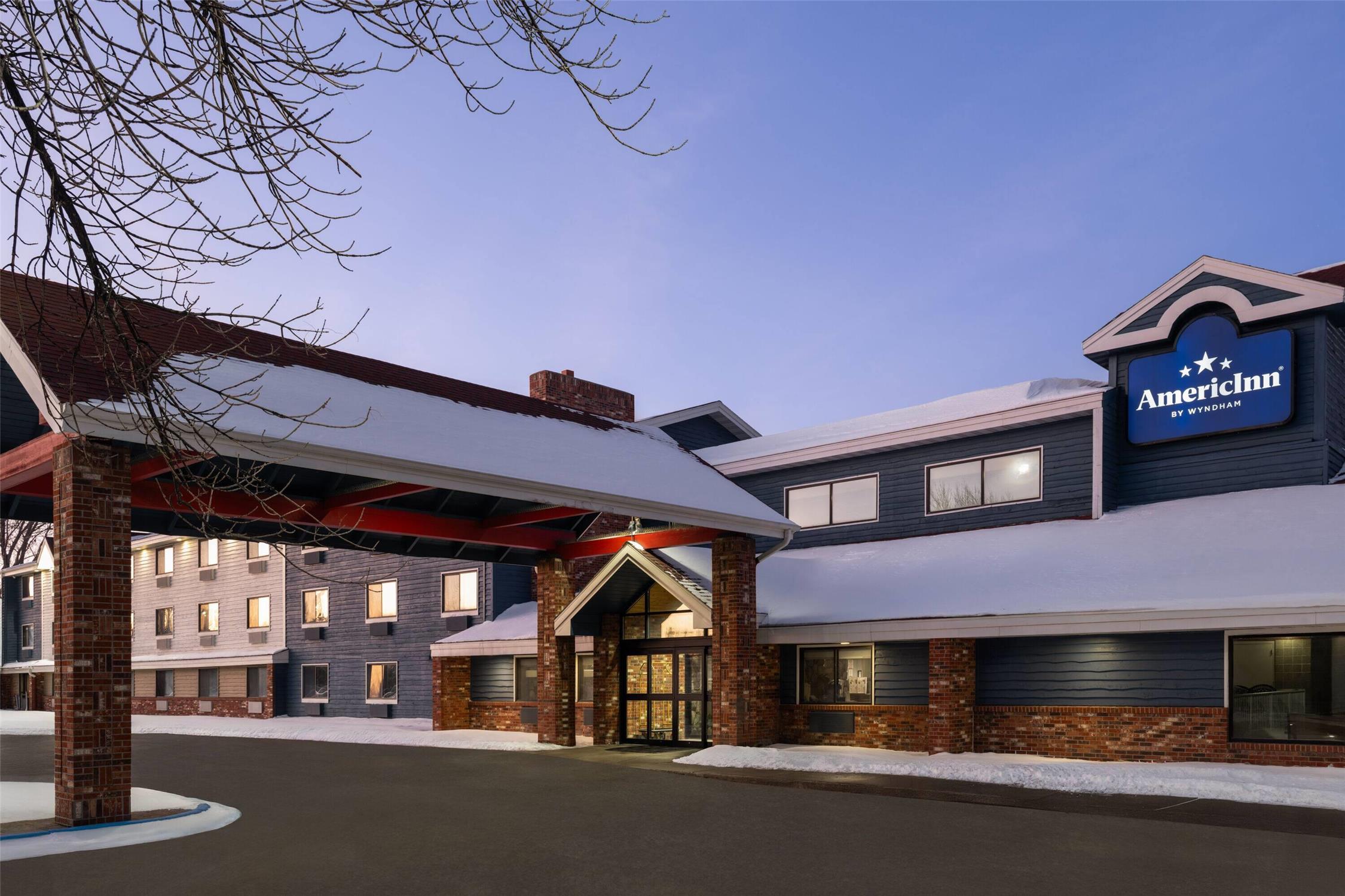 AmericInn by Wyndham Grand Forks 2/46