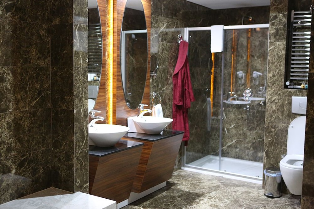 Madame Tadia Hotel 18/43