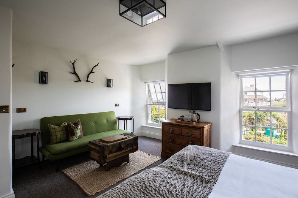 The Bath Hotel 41/61