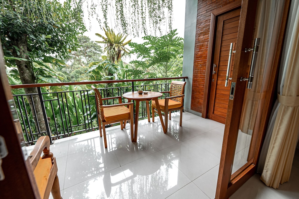 Gunung Merta Bungalows 12/22