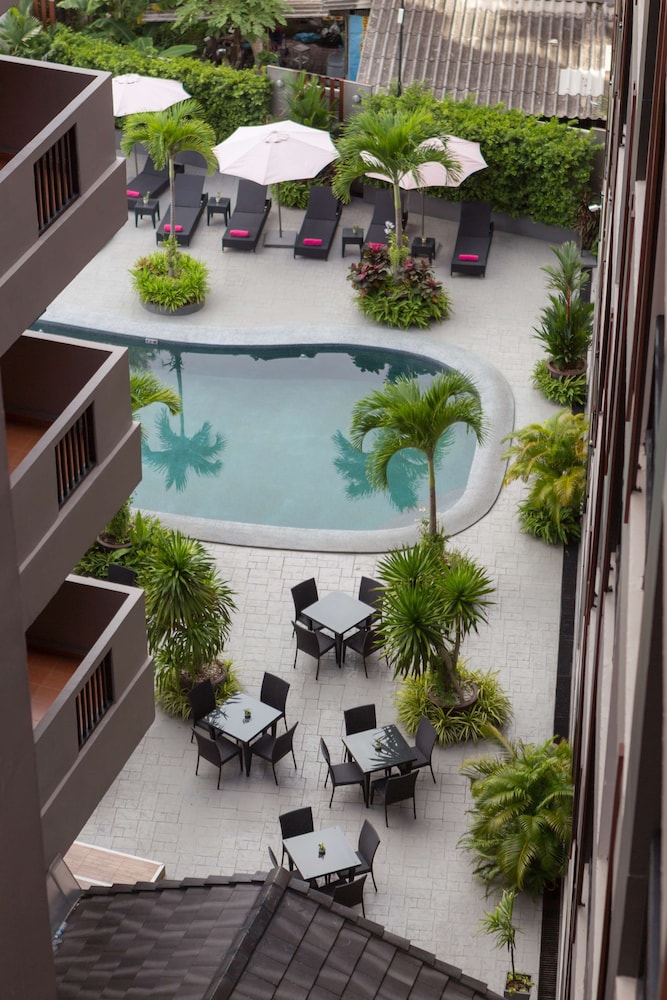 Golden Tulip Essential Pattaya 56/65