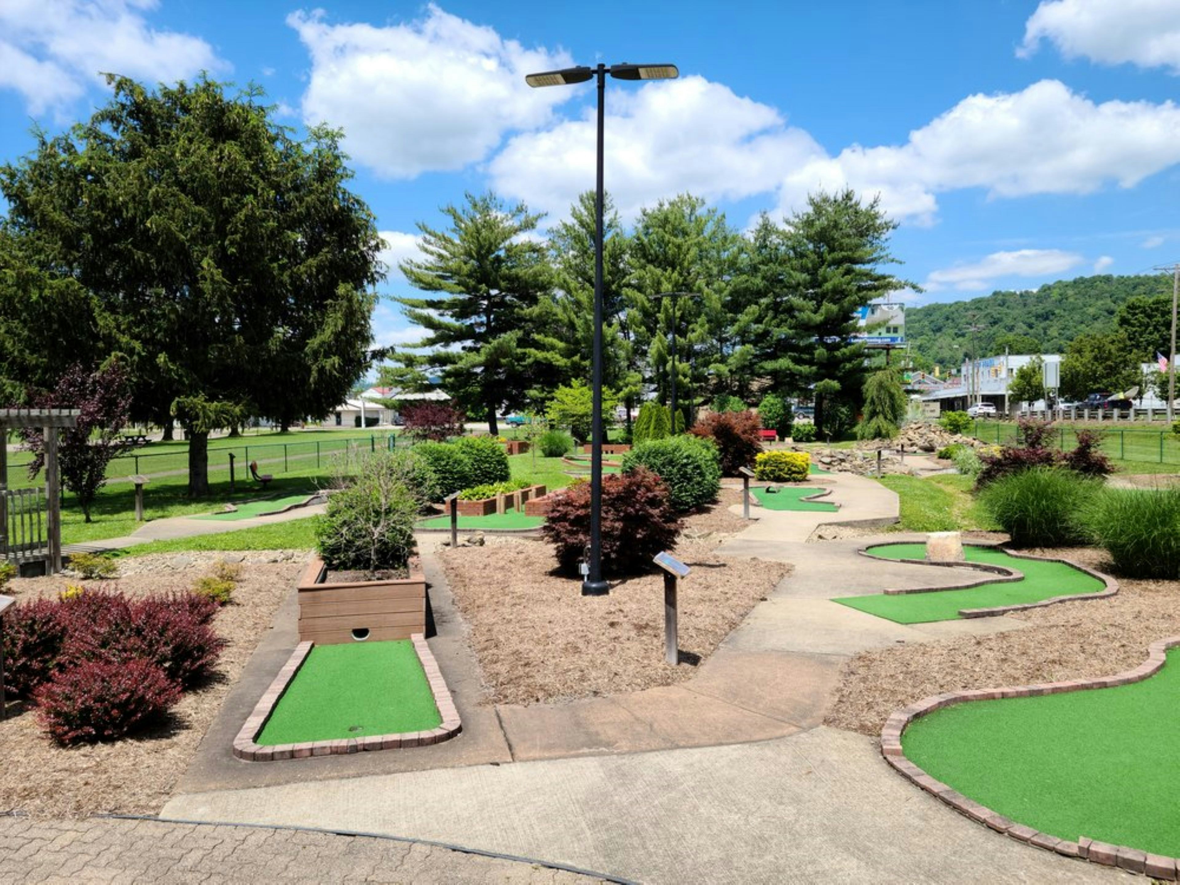 Holiday Inn Express & Suites New Martinsville 69/73