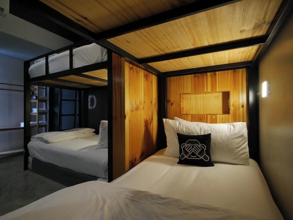 Blu Monkey Hub and Hotel Suratthani 20/50