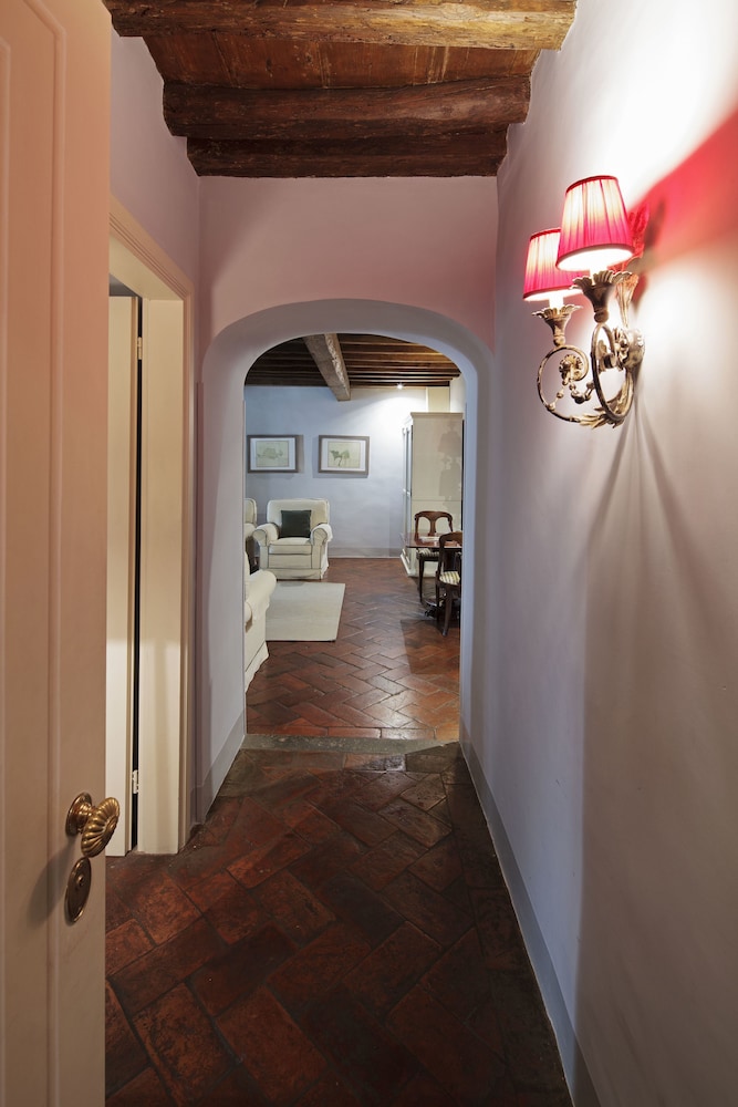 Al Palazzo Del Marchese Di Camugliano 36/76