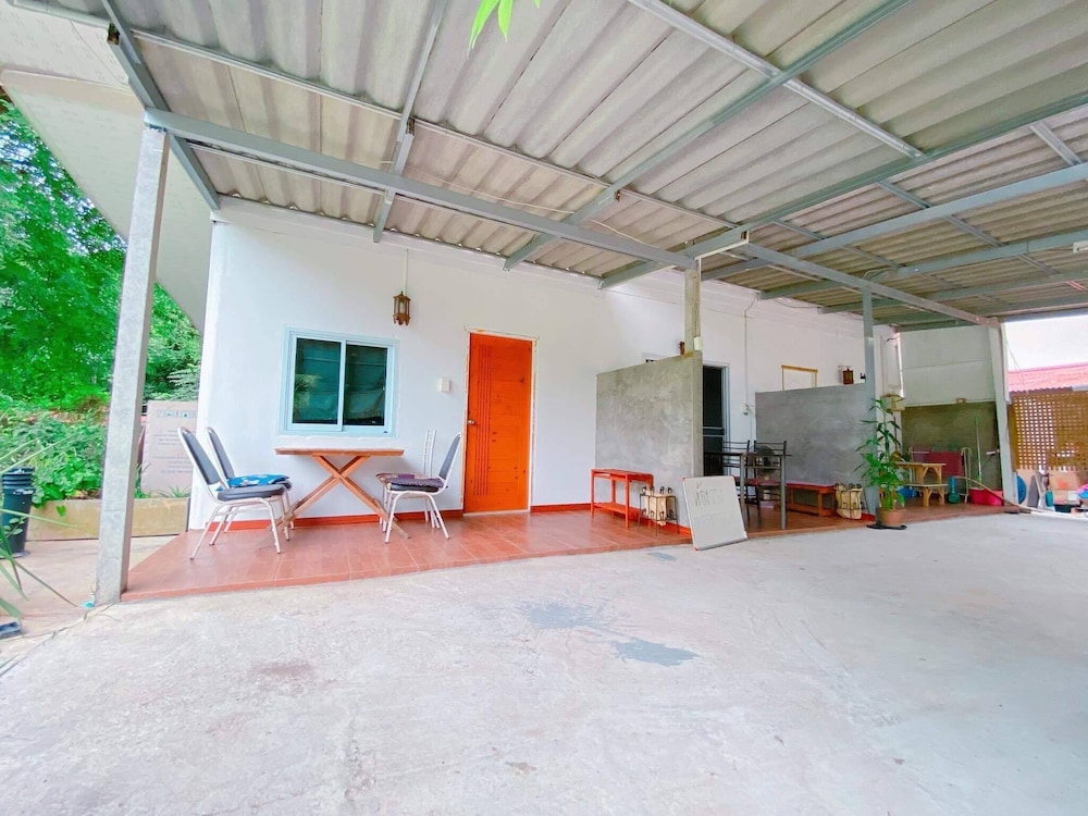 Chomlay Restaurant & Room For Rent 23/27