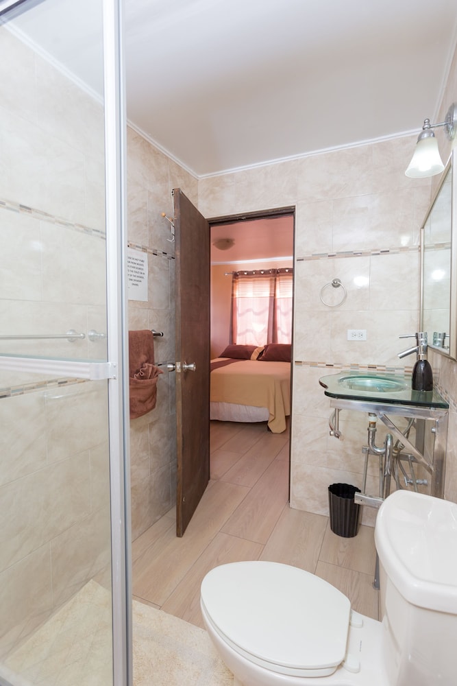 New Kingston Guest Apt At Dorchester 26/32