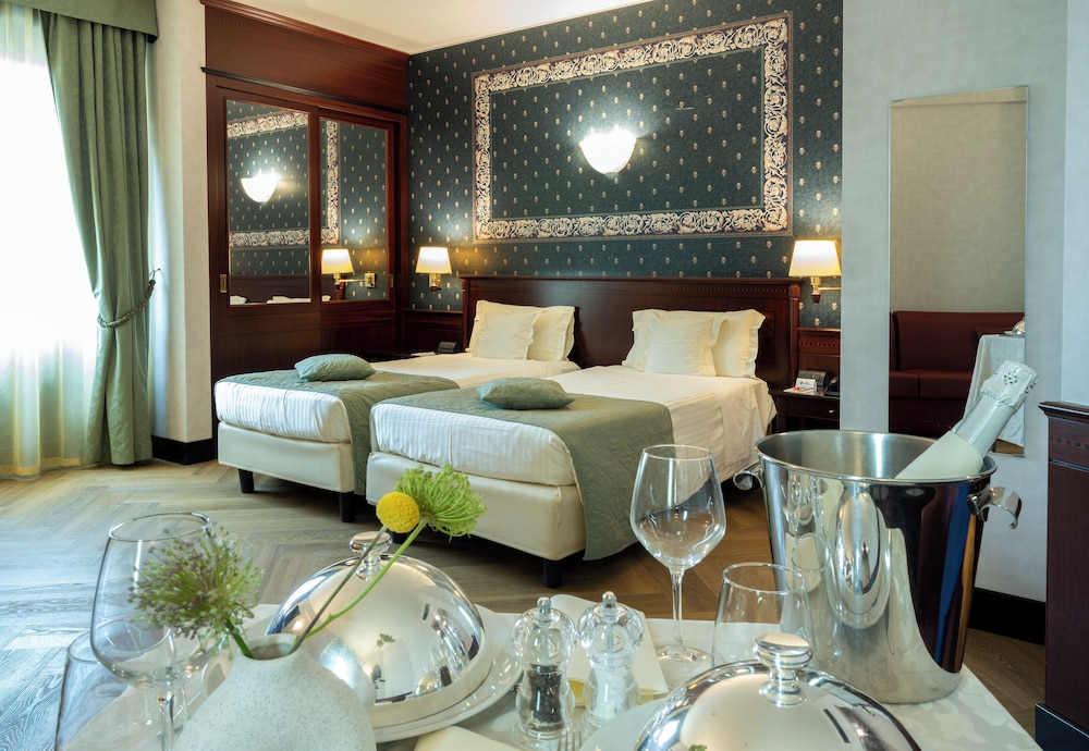 Junior Suite, King Bed, Antares Hotel Concorde 2/3