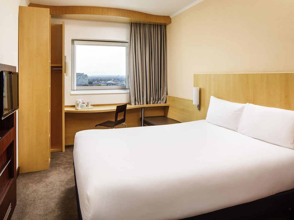 ROOM, DOUBLE BED