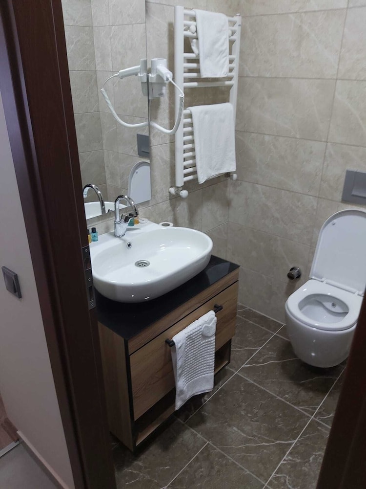 Alya Teras Otel 44/46
