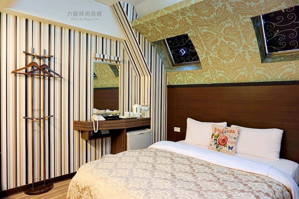 BUSINESS, DOUBLE BED, BATHTUB