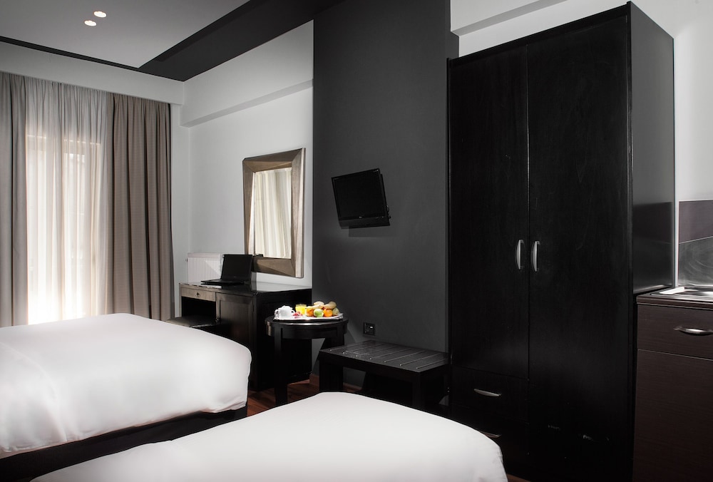 غرفة ثلاثية بسرير مزدوج وسرير بطابقين، Areos Hotel 4/7