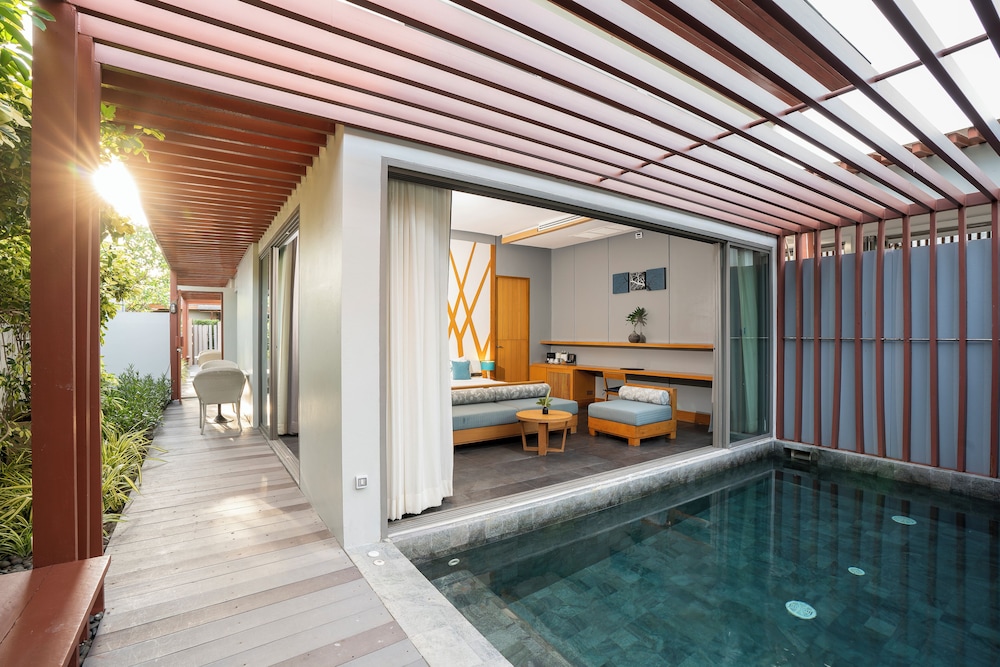 swimming pool spa