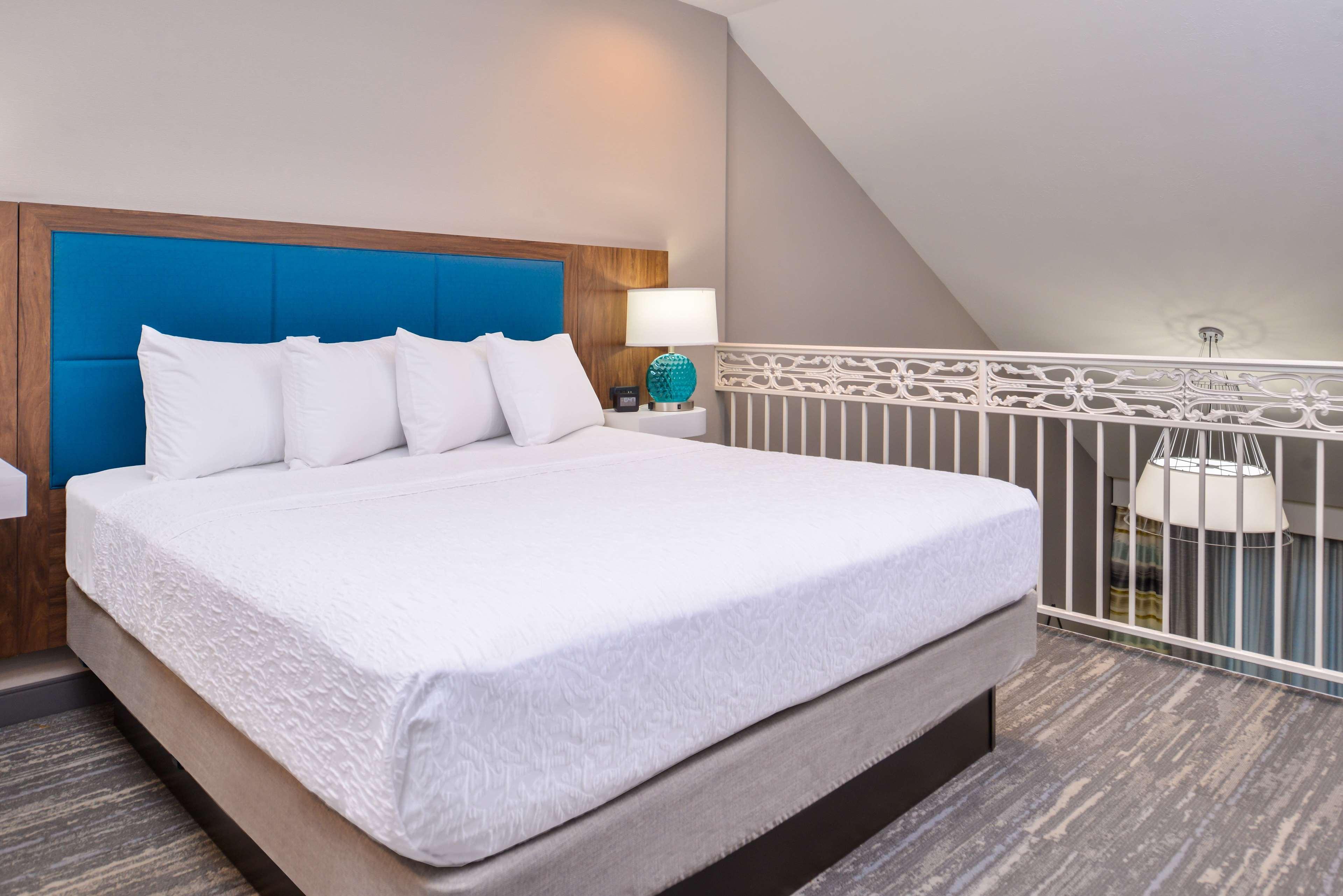 BI LEVEL, KING BED, BUNK BEDS, SOFA