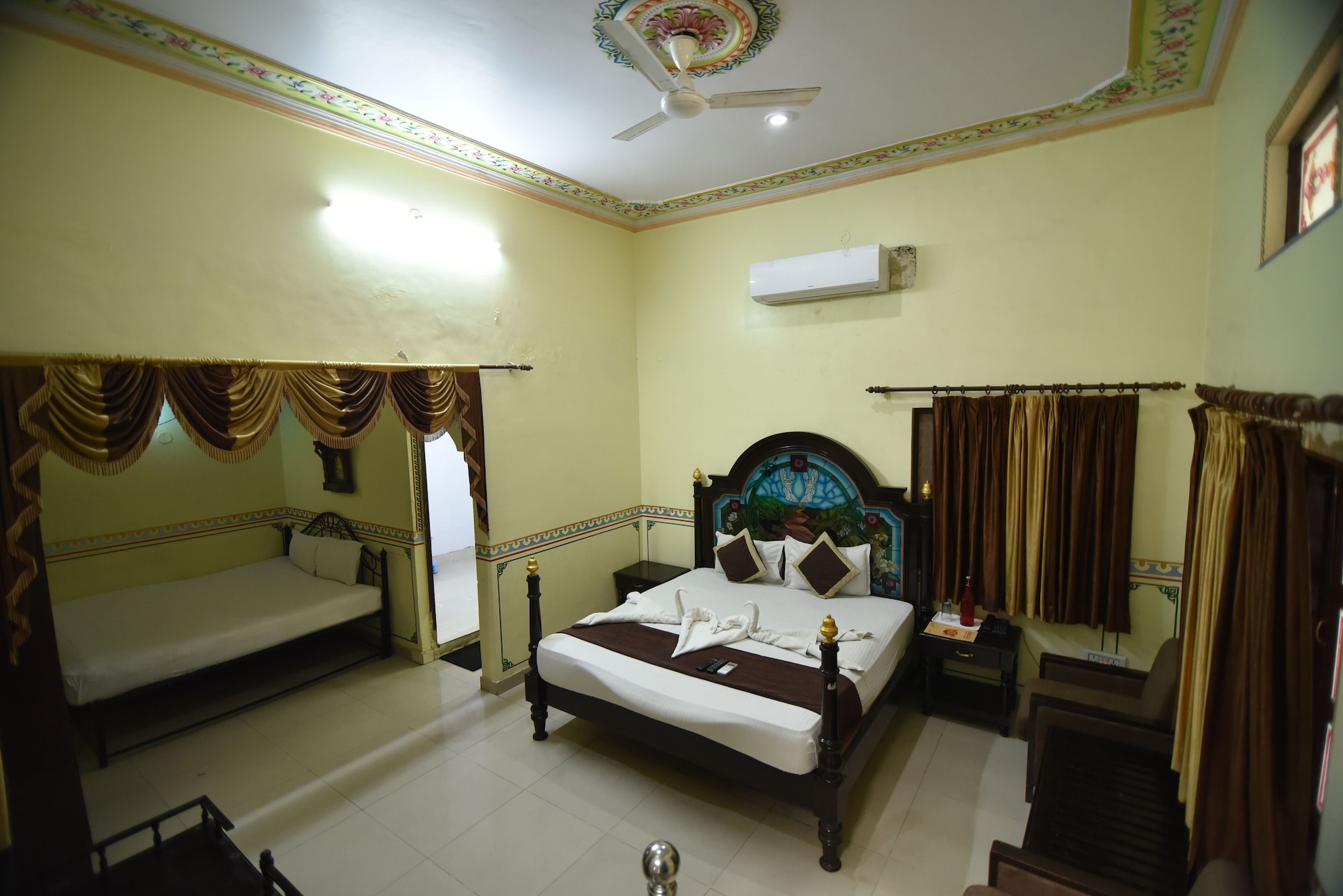 MAHARAJA, ROYAL, SUITE