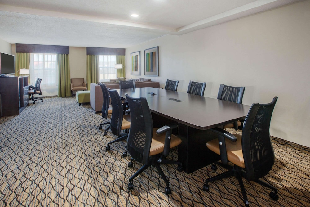 Wingate By Wyndham Roseville Detroit 16/17
