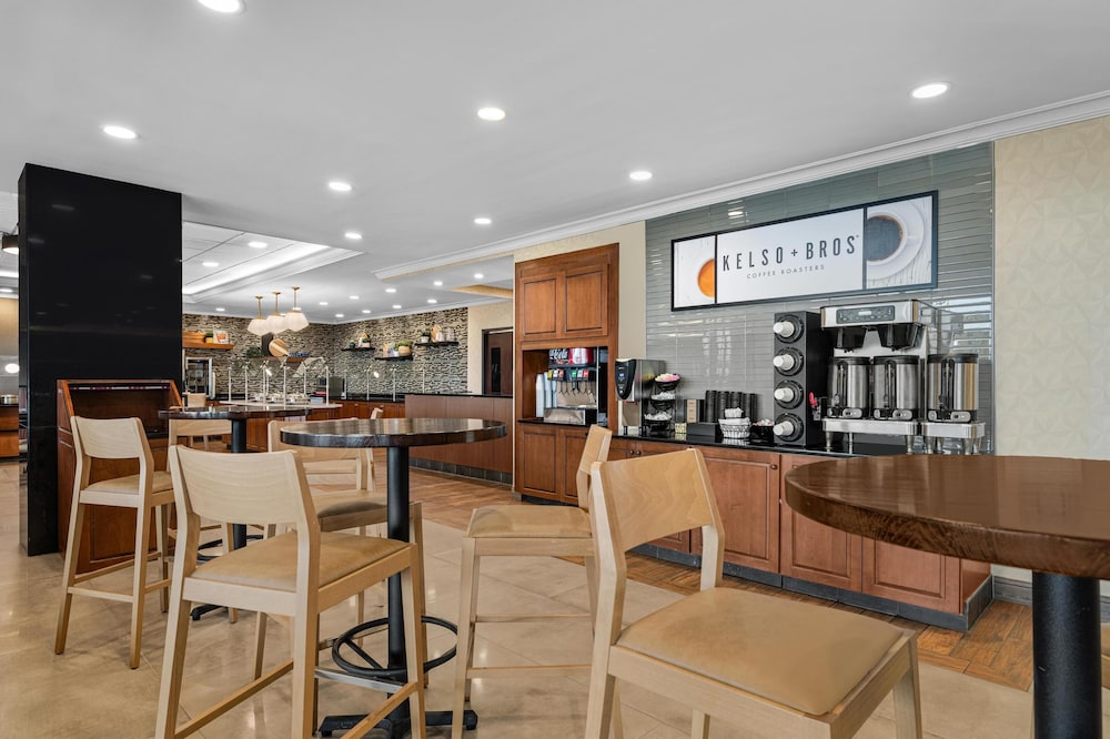 Drury Inn and Suites Creve Coeur St Louis 24/43