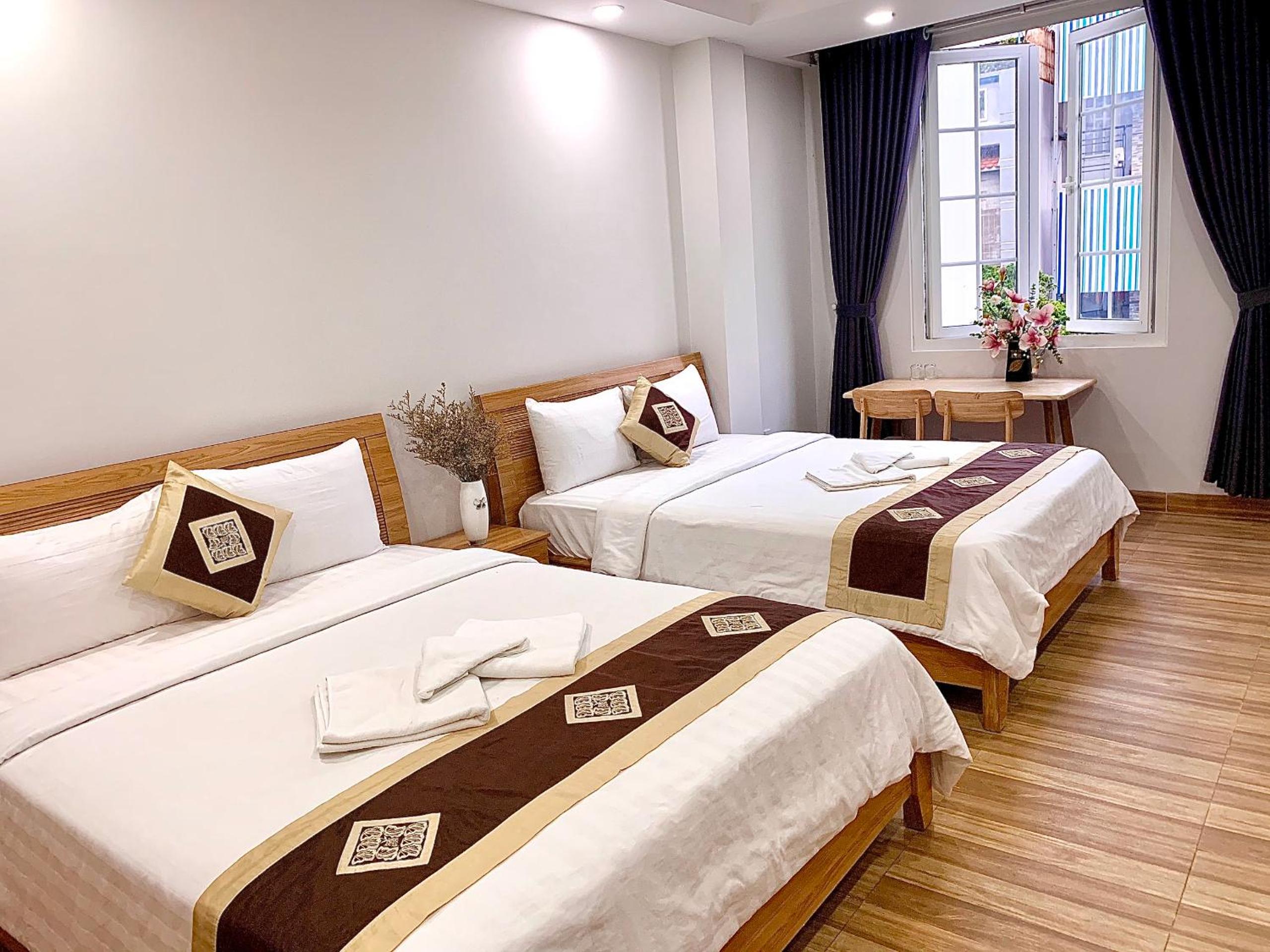 إقامة عائلية بسريرين كينج، The Lumiere Hotel 2/2