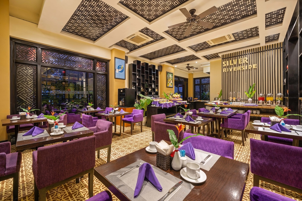 Royal Riverside Hoi An Hotel 61/75