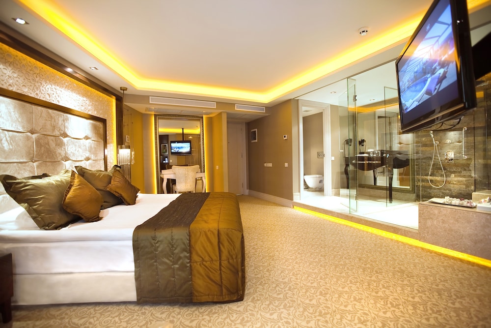 AHC Old City Hotel 30/70