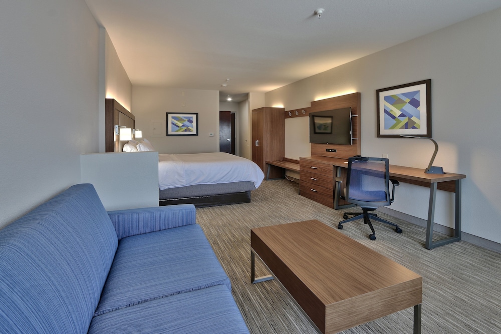 Holiday Inn Express Hotel and Suites Albuquerque Historic Old Town 46/73