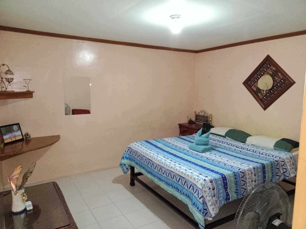 1St Street Park Apartelle 28/55
