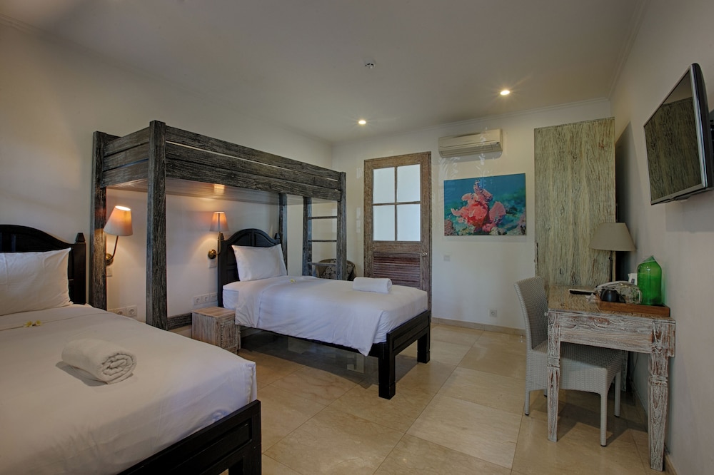 Nitchenette, Twin Beds, Pool View, Accessible