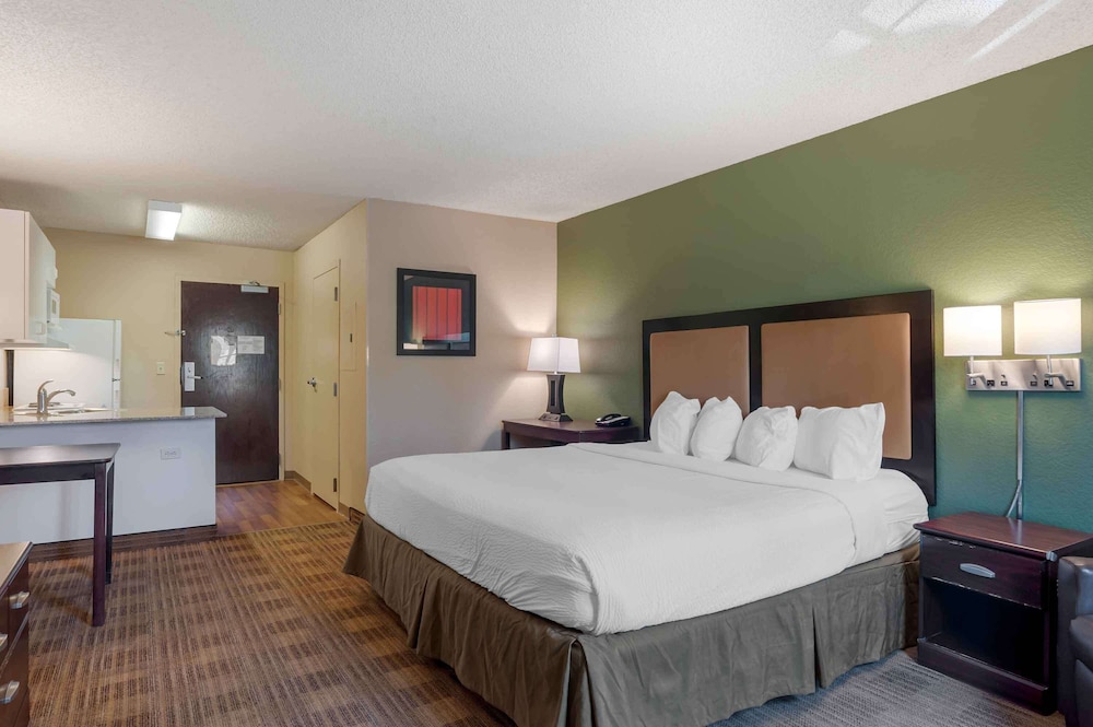 Extended Stay America Orange County - Lake Forest 12/44