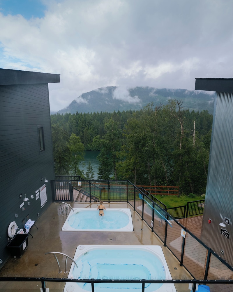 Basecamp Resorts Revelstoke 27/42