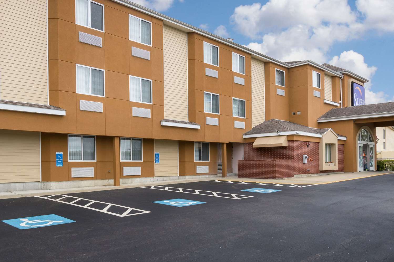 Sleep Inn & Suites Niantic North 34/36