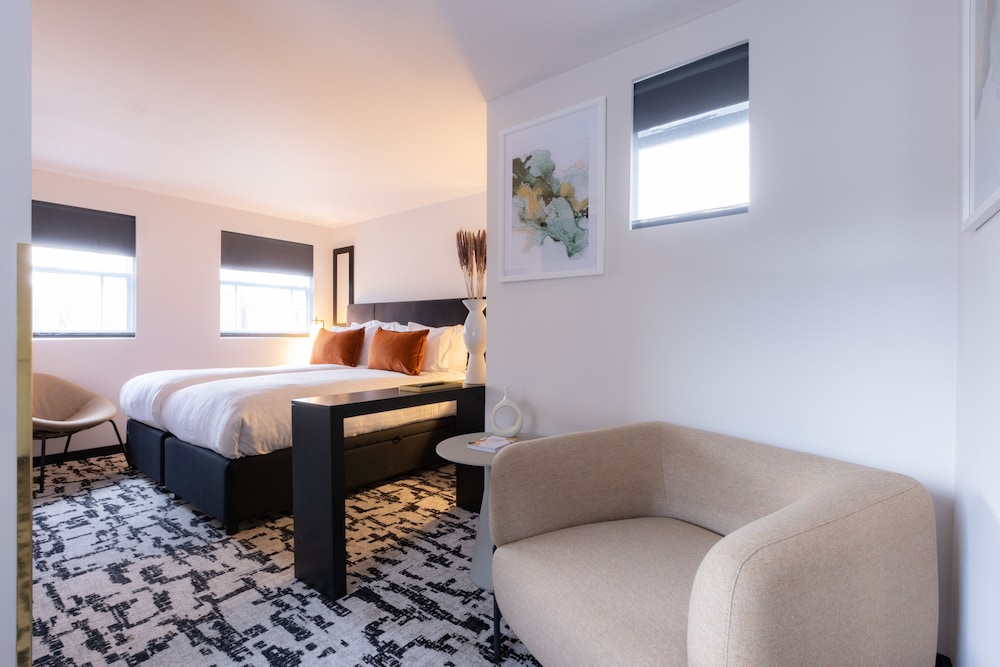 La Suite West - Hyde Park 12/50