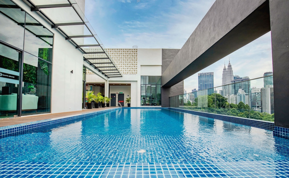 Santa Grand Signature Kuala Lumpur 41/42