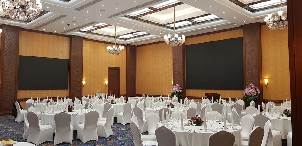 Nairobi Serena Hotel 69/82