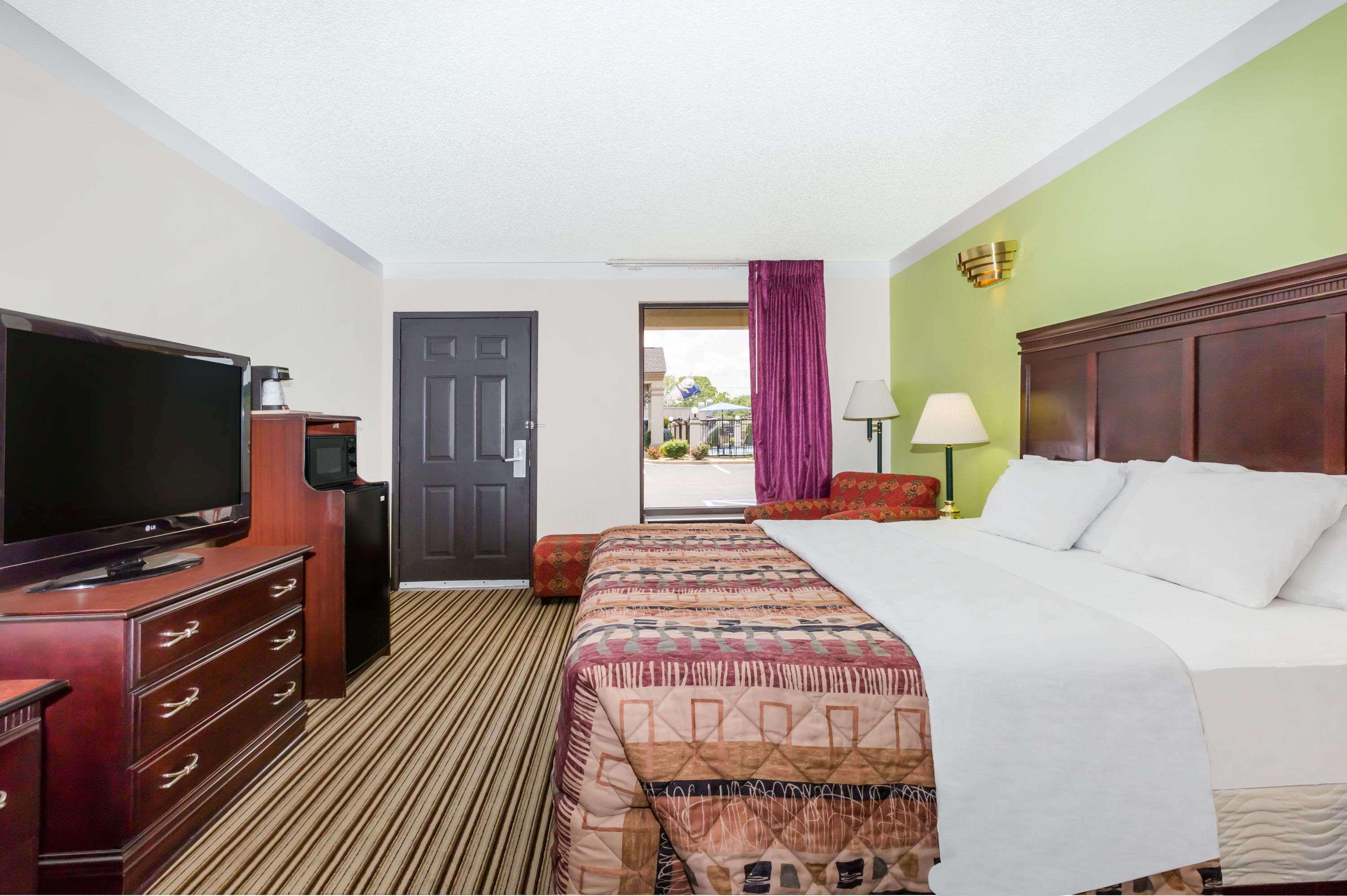 Days Inn by Wyndham Oneonta AL 3/18