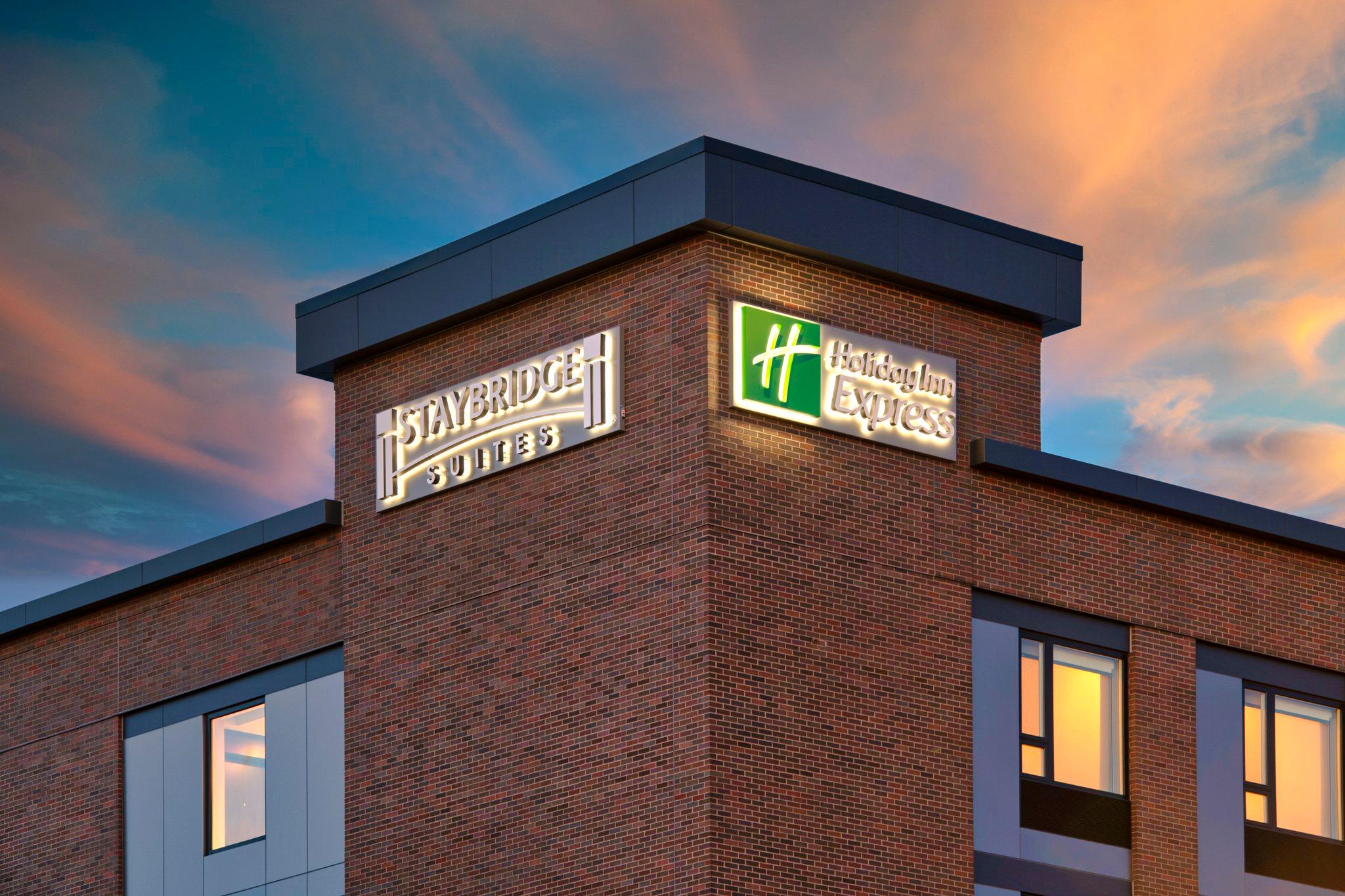 Holiday Inn Express Boston Logan Airport - Revere 2/53