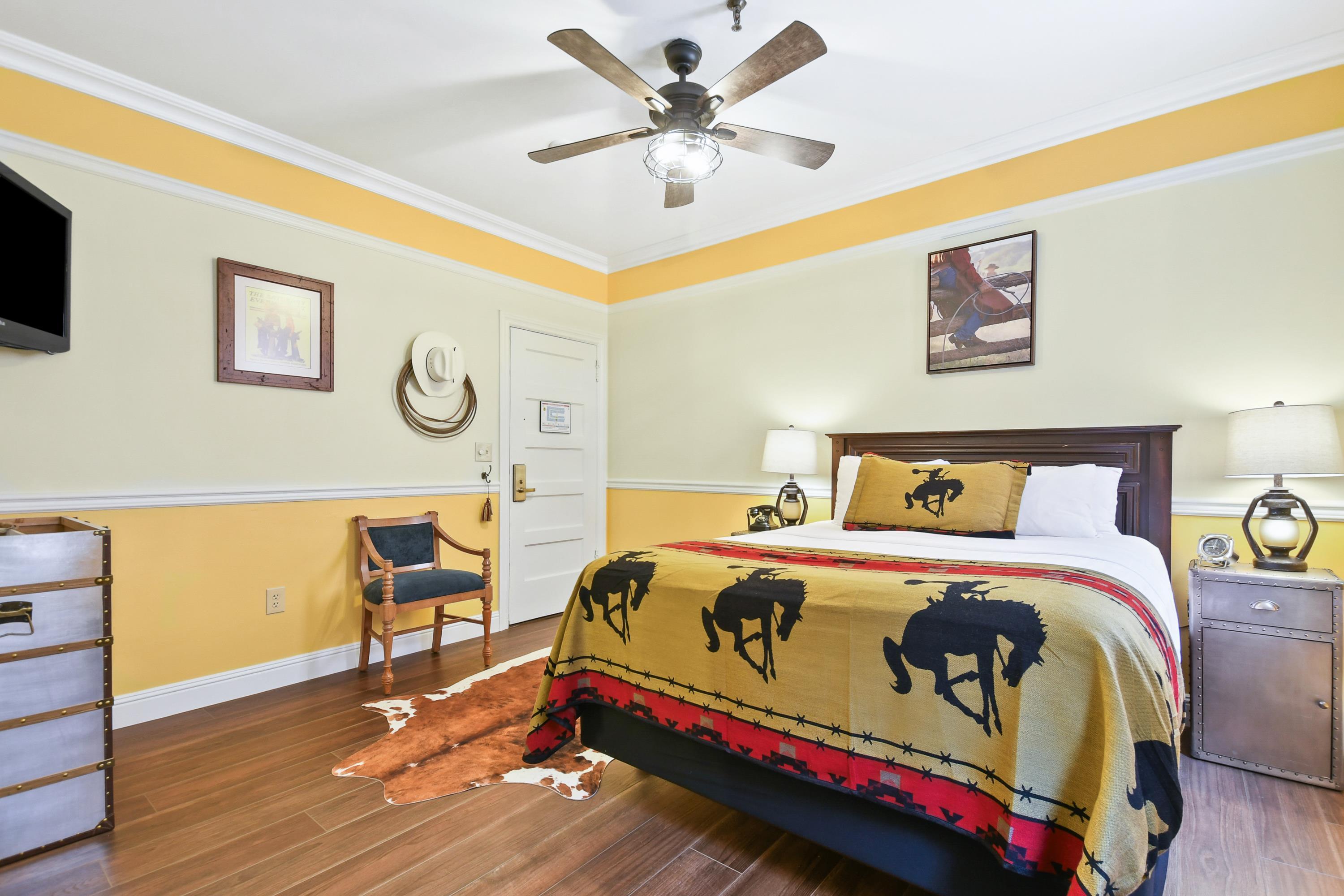 Space, Queen Bed, Large