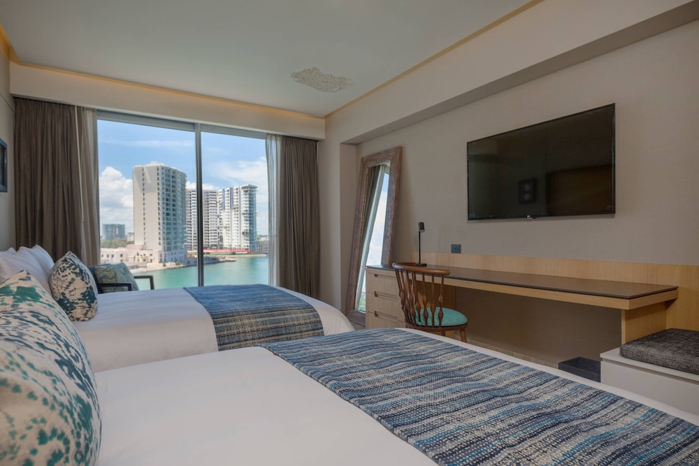 Renaissance Cancun Resort And Marina 16/76