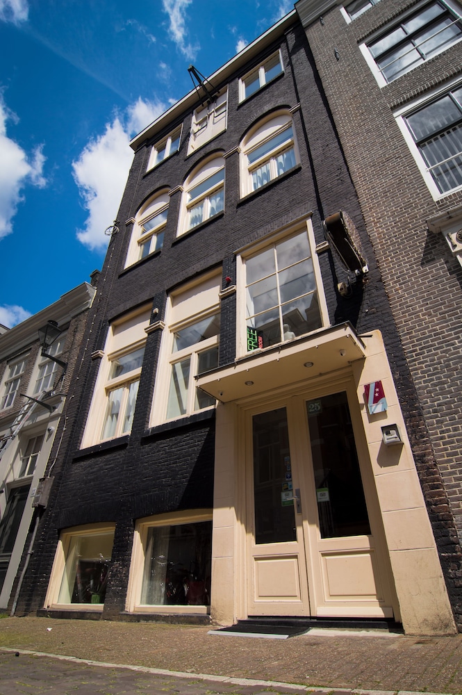 Amsterdam Downtown Hotel 1/31