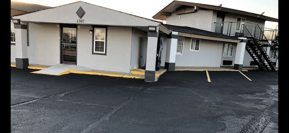 Deluxe Inn & Suites By OYO Miami OK 38/51